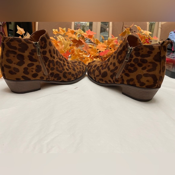 Animal Print Short Booties in Size 7.   Low heels with zippers on both sides. - Picture 3 of 5